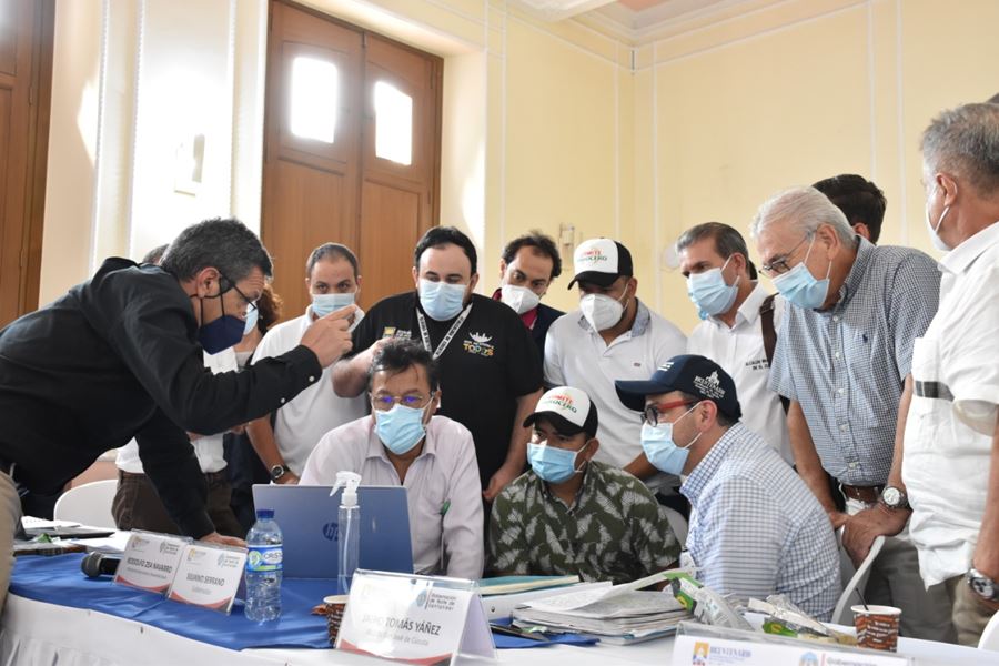 Desde muy temprano, el alcalde Jairo Yáñez acompañó la entrega al Hospital Erasmo Meoz de 30 carpas RHU proveídas por el municipio, a través de la Secretaría de Gestión del Riesgo de Desastres, para