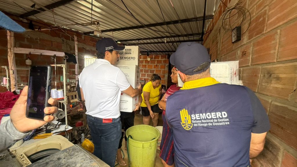 ADMINISTRACIÓN MUNICIPAL ATENDIÓ A LOS DAMNIFICADOS POR LLUVIAS EN LA CIUDAD