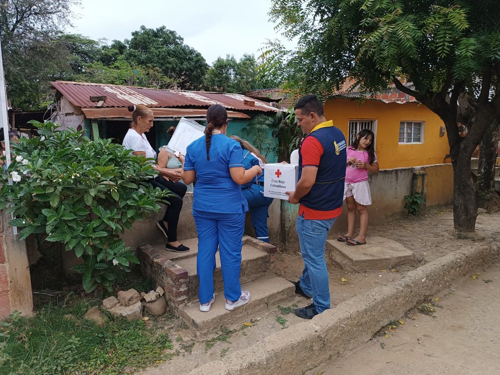 ENTREGA DE AYUDAS HUMANITARIAS A FAMILIAS AFECTADAS POR INUNDACIONES EN ANTONIA SANTOS