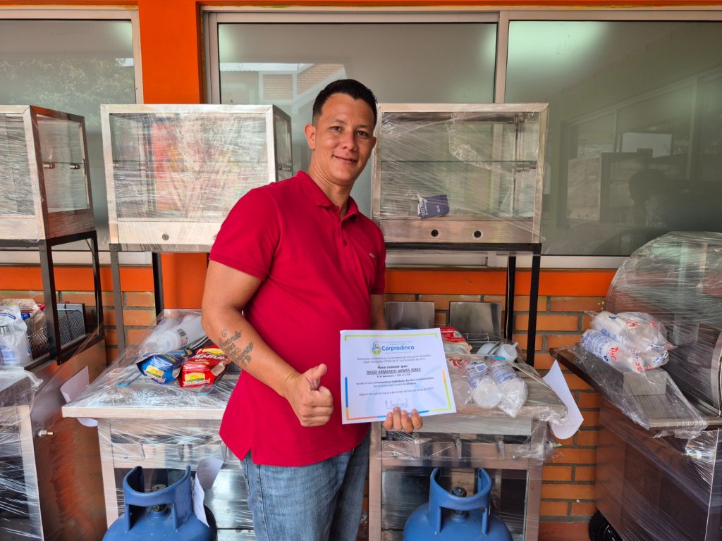 ALCALDÍA IMPULSA LA TRANSFORMACIÓN DE VIDAS CON LA ENTREGA DE 23 NUEVOS EMPRENDIMIENTOS A EXHABITANTES DE CALLE