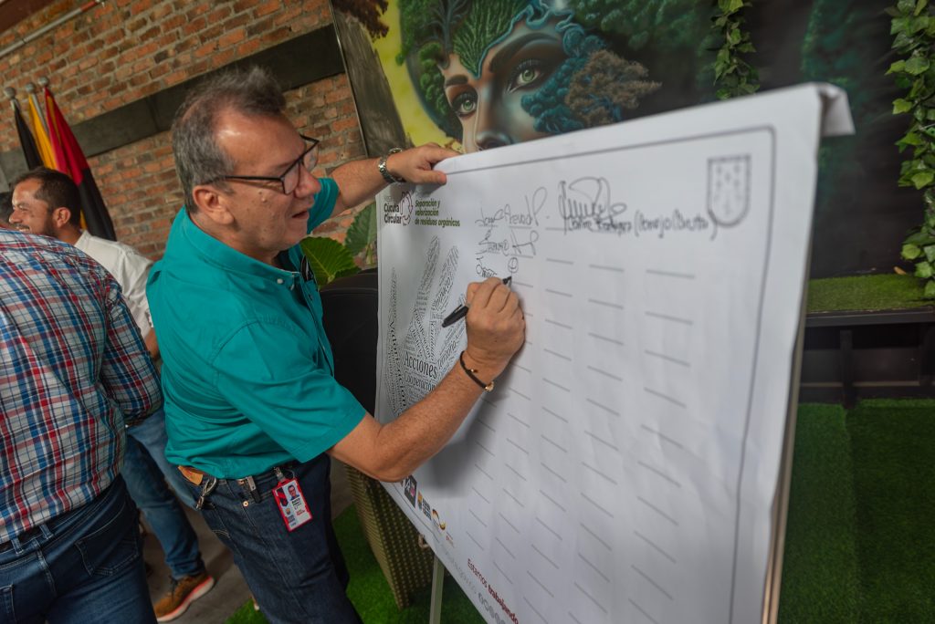 CÚCUTA INICIA SU TRANSFORMACIÓN HACIA ECONOMÍA CIRCULAR CON LA FIRMA DEL COMPROMISO DE VALORIZACIÓN DE RESIDUOS ÓRGANICOS
