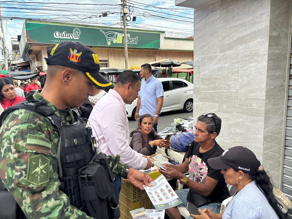 CON ENTREGA DE VOLANTES LA ALCALDÍA DE CÚCUTA PROMUEVE EL PAGO DE RECOMPENSAS POR “LOS MÁS BUSCADOS”