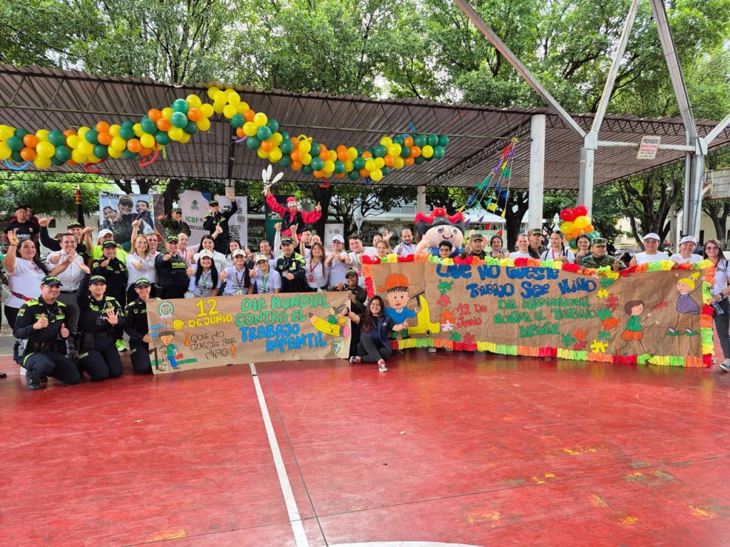 ESTUDIANTES DEL COLEGIO SAN FRANCISCO DE SALES SE UNIERON EN UNA CARRERA DE COLORES PARA DECIR 'NO' AL TRABAJO INFANTIL