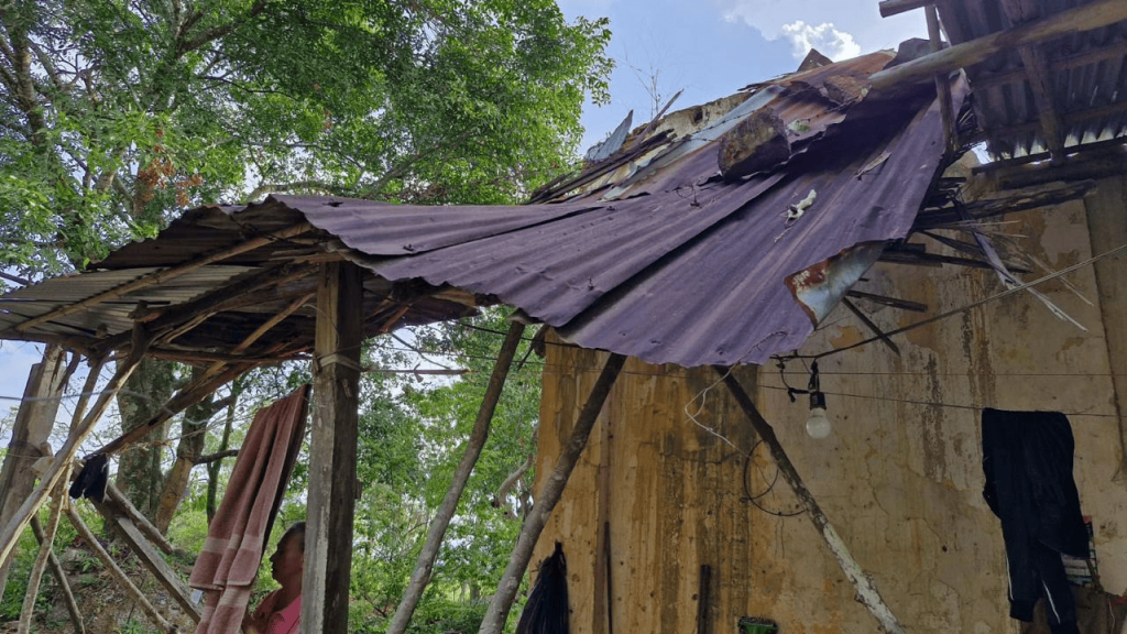 Fot del techo de una vivienda afectado por el vendaval