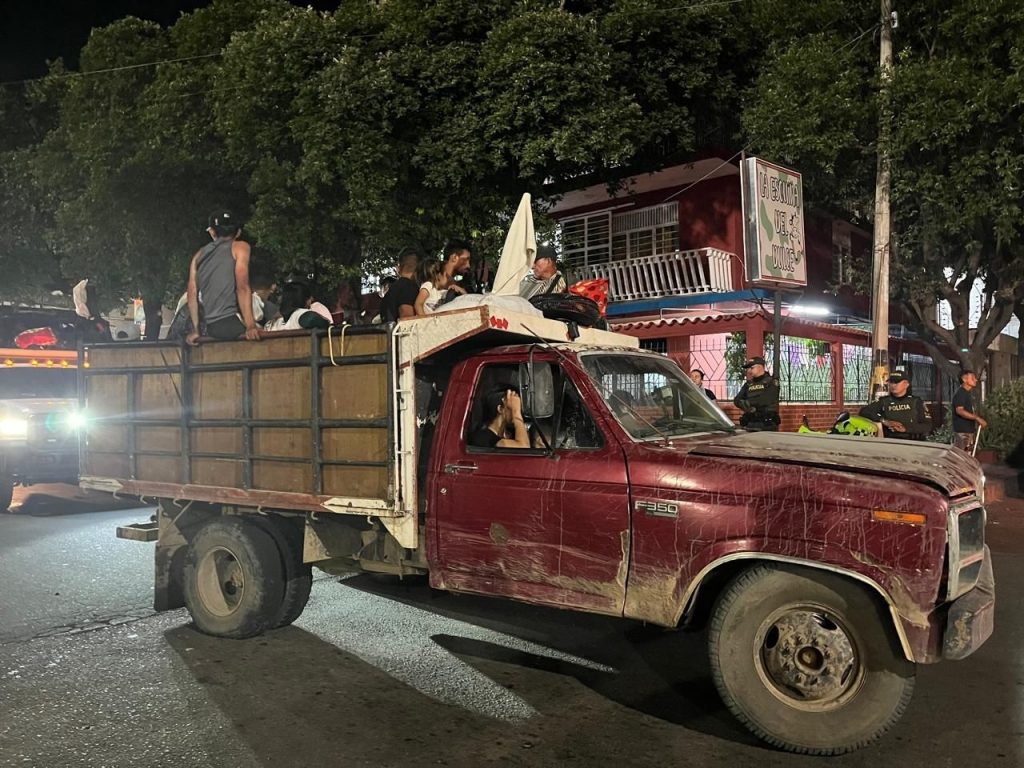 personas desplazadas llegando a la ciudad